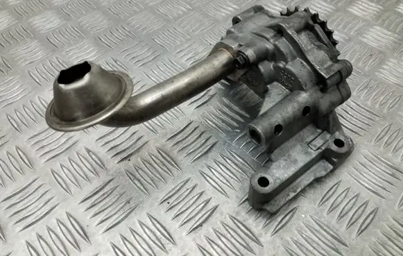 Volkswagen PASSAT B6 Oil pump 038115121A 863 11355