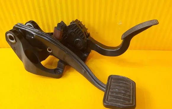 Tesla Model 3 Brake pedal 104469100D