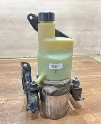 Volvo V50 Power steering pump 5N513K514CB 31280369