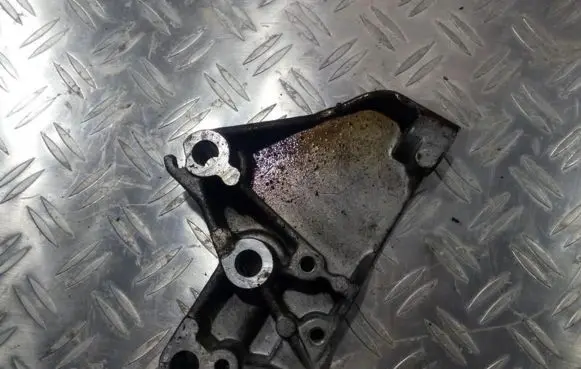 Volvo S60 Engine mounting bracket 9180996