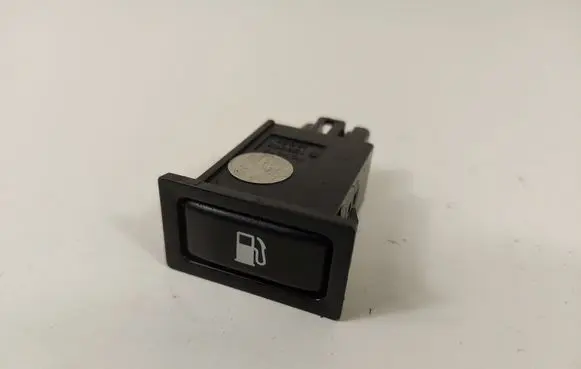 Toyota Avensis T250 Fuel tank opening switch 156775