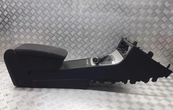 Volkswagen PASSAT B6 Center console 3C0863319AT