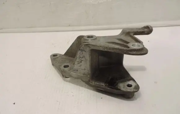 Opel Astra J Engine mount vacuum valve 13324497