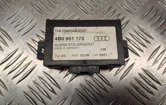 Audi A4 S4 B5 8D Alarm control unit/module 4B0951173