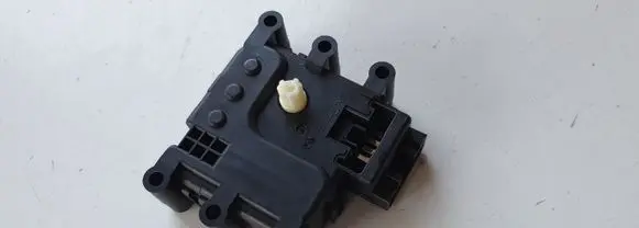 Mazda 6 A/C air flow flap actuator/motor 3617N