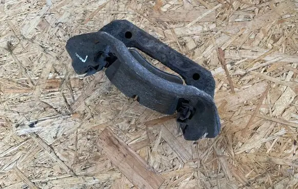 Mercedes-Benz C W203 Front Brake Caliper Pad/Carrier 