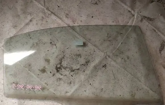 Honda Civic Rear door window glass as2