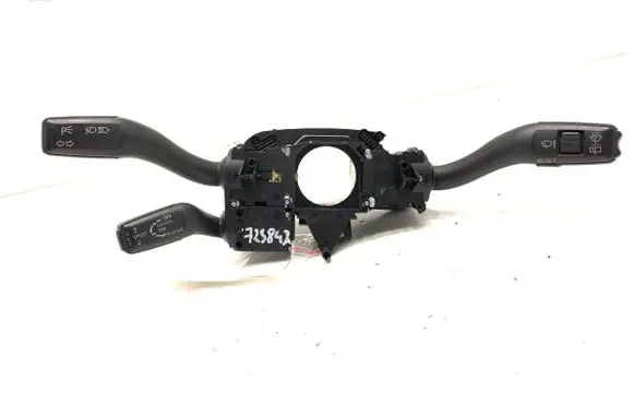Wiper turn signal indicator stalk/switch