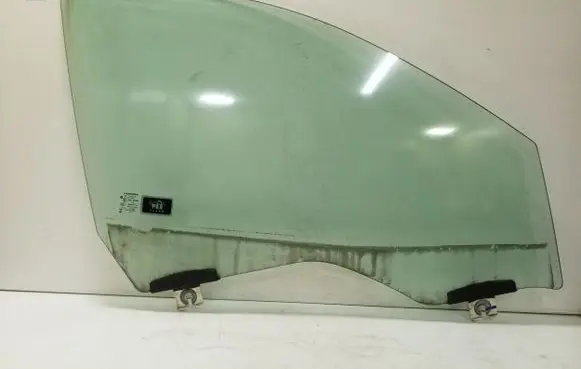 Jeep Cherokee Front door window glass four-door E143R001596