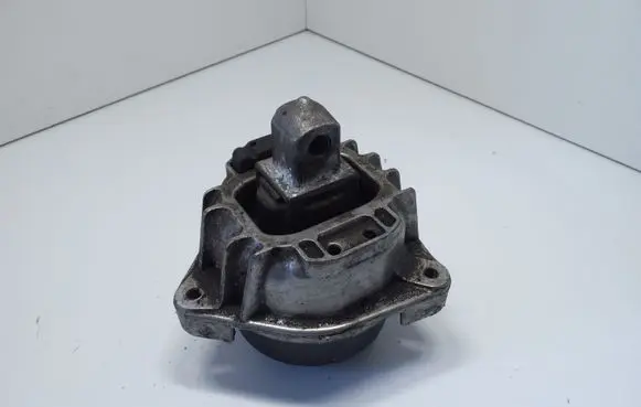 BMW 5 F10 F11 Engine mount bracket 22116777374 22116797184 6777374