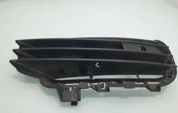Volkswagen Touareg II Front bumper lower grill 7P6853666A