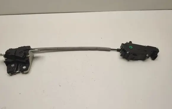Mercedes-Benz CLS C218 X218 Loading door lock A2047400735
