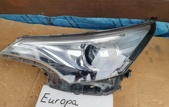 Toyota Avensis T270 Headlight/headlamp 0538