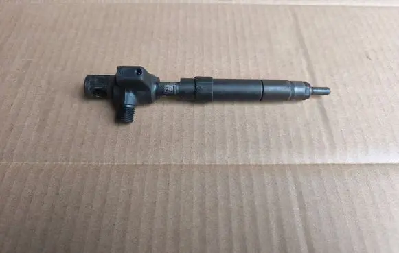 Ford Mondeo MK V Fuel injector 9674984080