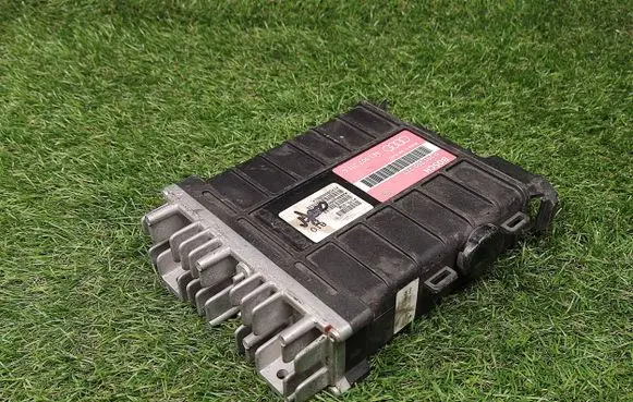 Audi 80 90 S2 B4 Engine control unit/module ECU 443907311C 0261200273