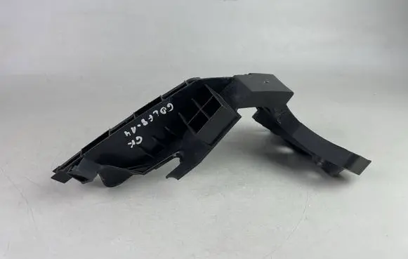 Volkswagen Golf VIII Rear bumper mounting bracket 5H6807393E