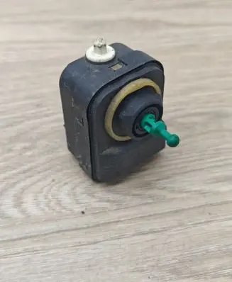 Volvo S80 Headlight level adjustment motor 