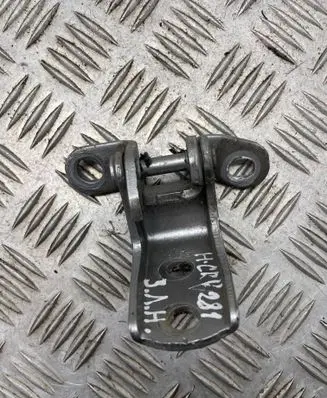 Honda CR-V Rear door lower hinge mgrl