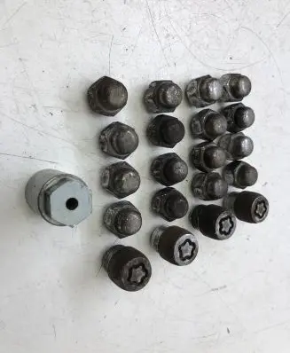 Nissan Juke I F15 Nuts/bolts 