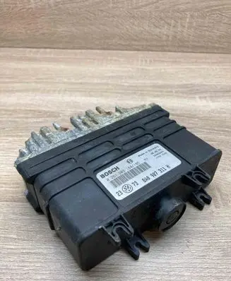 Volkswagen Golf III Engine control unit/module ECU 8A0907311H 0261203184