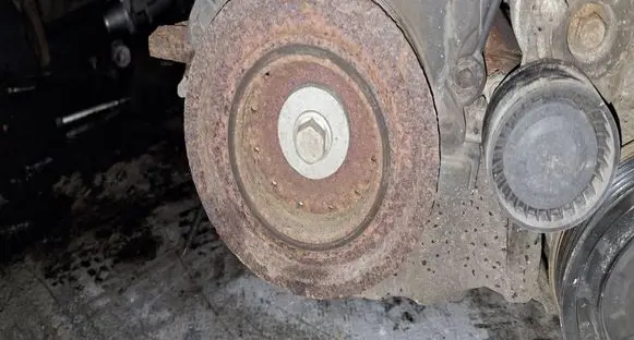 Renault Megane III Crankshaft pulley 