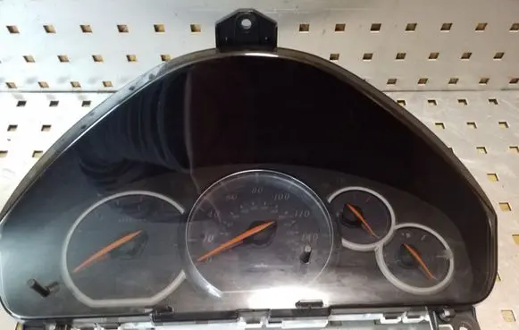 Mitsubishi Grandis Speedometer (instrument cluster) 8100A202