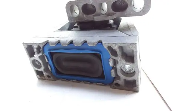 Volkswagen PASSAT B6 Engine mount bracket 1K0199262