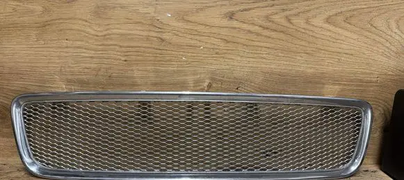 Volvo V50 Front bumper upper radiator grill 