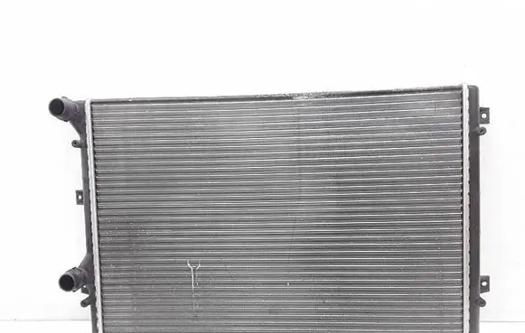 Volkswagen Scirocco Coolant radiator 8MK376774031 20110708 89000036