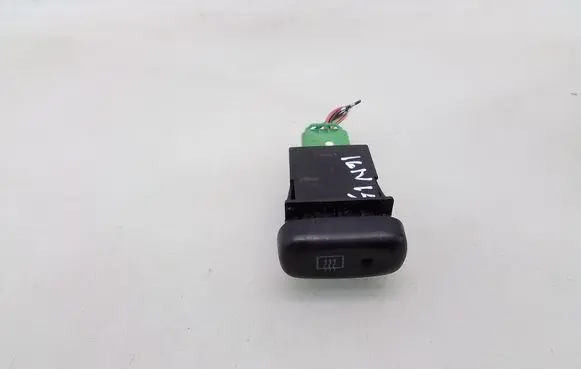 Suzuki Ignis Windscreen/window heater switch