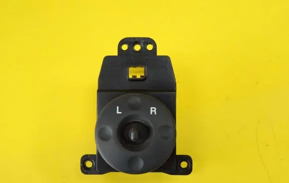 Hyundai Accent Wing mirror switch 202005064