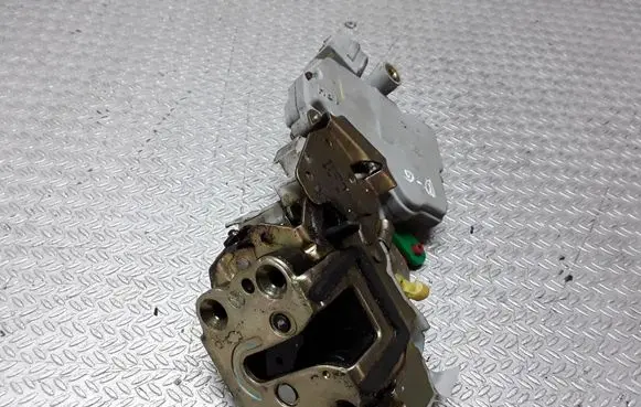 Nissan Terrano Rear door lock