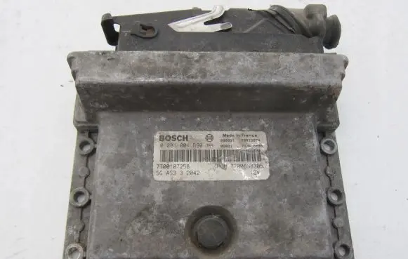 Renault Espace III Engine control unit/module 0281001590 7700107258