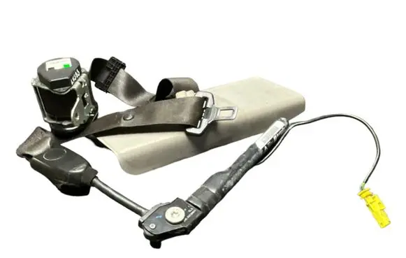 Opel Zafira B Front seatbelt 620611500 F13394802 N13392991