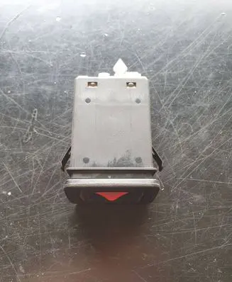 Volkswagen PASSAT B5.5 Hazard light switch 1J0953135J
