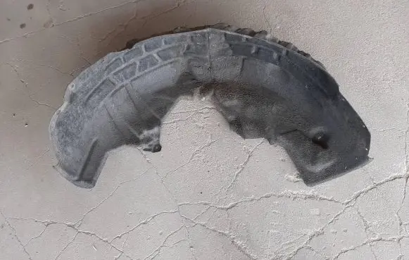 Rear arch fender liner splash guards