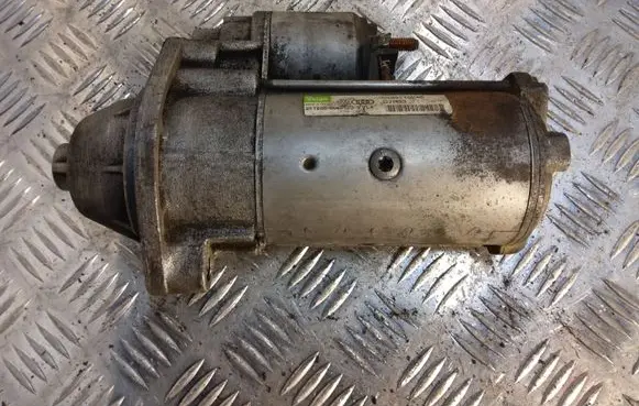 Volkswagen PASSAT B5.5 Starter motor 068911024E