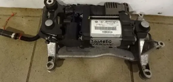 Porsche Cayenne (9PA) Air suspension compressor/pump 