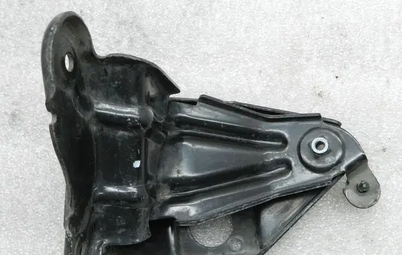 Skoda Octavia Mk2 (1Z) ABS pump bracket 1K0614235D 1K0614235
