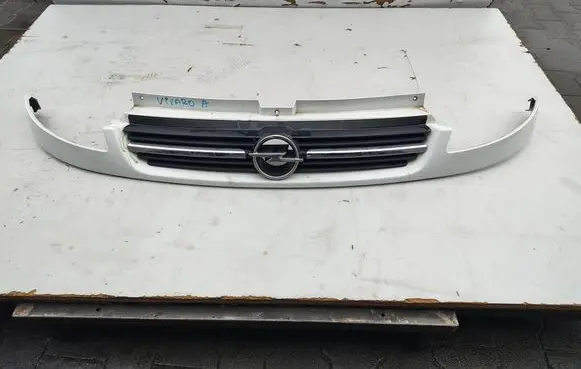 Opel Vivaro Front grill 