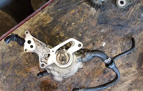 Seat Leon (1M) Vacuum pump DRM20004