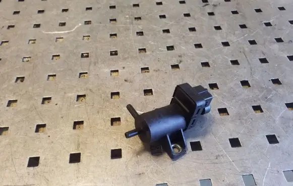 Nissan X-Trail T31 Turbo solenoid valve 8200762597