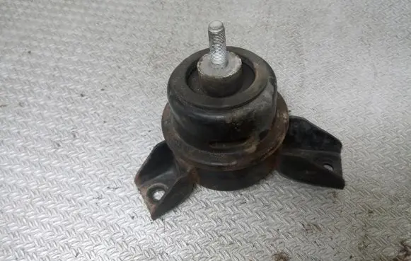 KIA Venga Engine mount bracket 218151P200