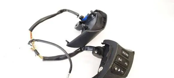 Lexus IS 220D-250-350 Steering wheel buttons/switches 75B458