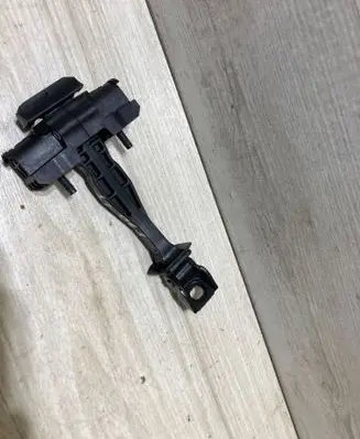BMW 1 F70 Rear door check strap stopper 7448039