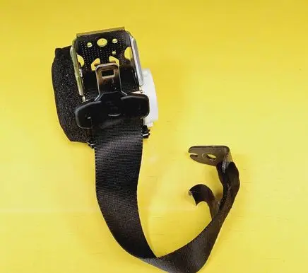 Rear seatbelt