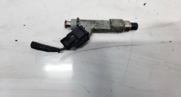 Toyota Yaris Fuel injector 2325000010