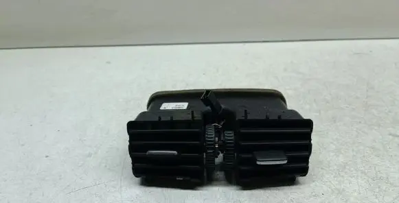 BMW 3 E90 E91 Rear air vent grill 7130707