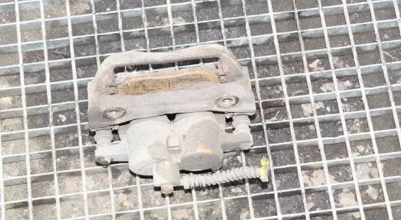 Land Rover Discovery 3 - LR3 Front brake caliper