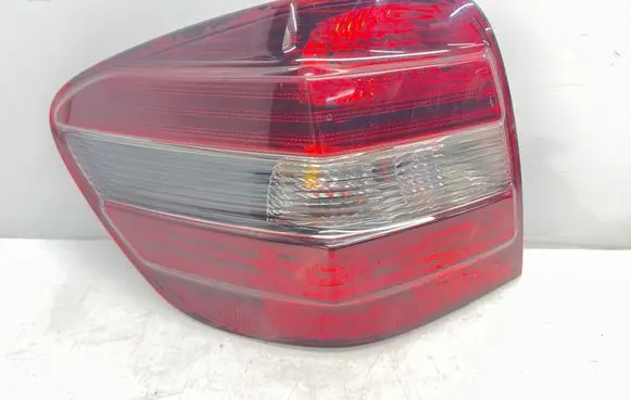 Mercedes-Benz ML W164 Rear/tail lights 404101L